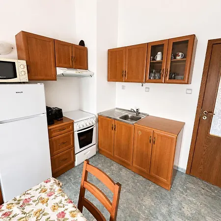 Informat 1 - Pool And Seaview - Location