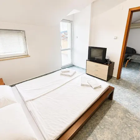 Informat 1 - Pool And Seaview - Location *