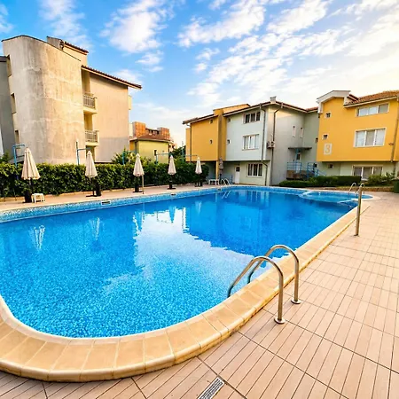 Informat 1 - Pool And Seaview - Location *